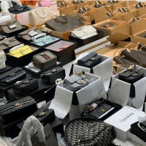 Meet your Posher, Lessliepelle